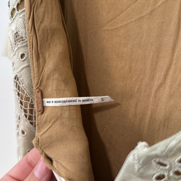 Small White Dress perfect for all things bridal! - Picture 5 of 5